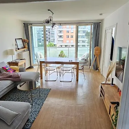 De 105 M2 ,4 Chambres, Balcon,parking *