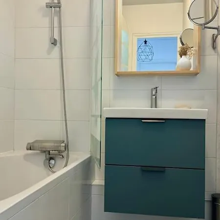 De 105 M2 ,4 Chambres, Balcon,parking * Paris
